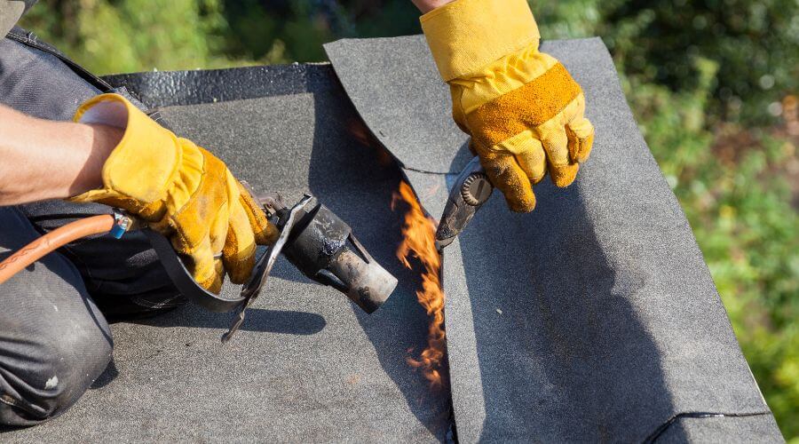 Professional gutter cleaning in Varina, IA